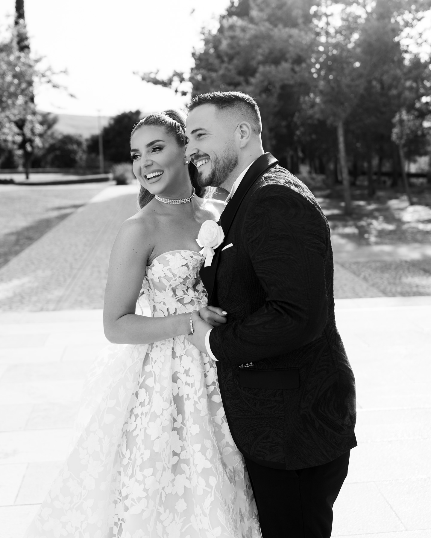 Antonija Čerkez zablistala na vjenčanju: Trudna pjevačica oduševila luksuznom vjenčanicom brenda La Perla