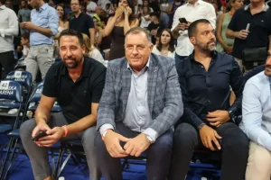 BEOGRAĐANI PONIZILI MILORADA DODIKA: Publika ga Izviždala pred svima!