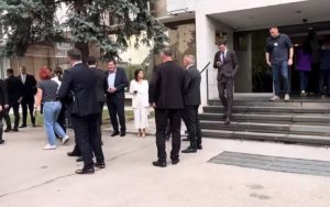 PANIKA U RS: Dojavljena bomba u Narodnoj skupštini, svi su evakuisani (VIDEO)
