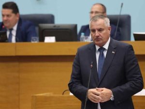 Pala Vlada RS: Usvojena ostavka Radovana Viškovića